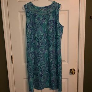 Beautiful sleeveless dress.